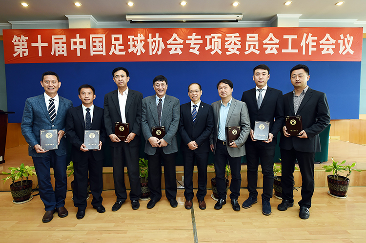 中国足球产业创造力不断激发，加入国际合作新步伐的简单介绍