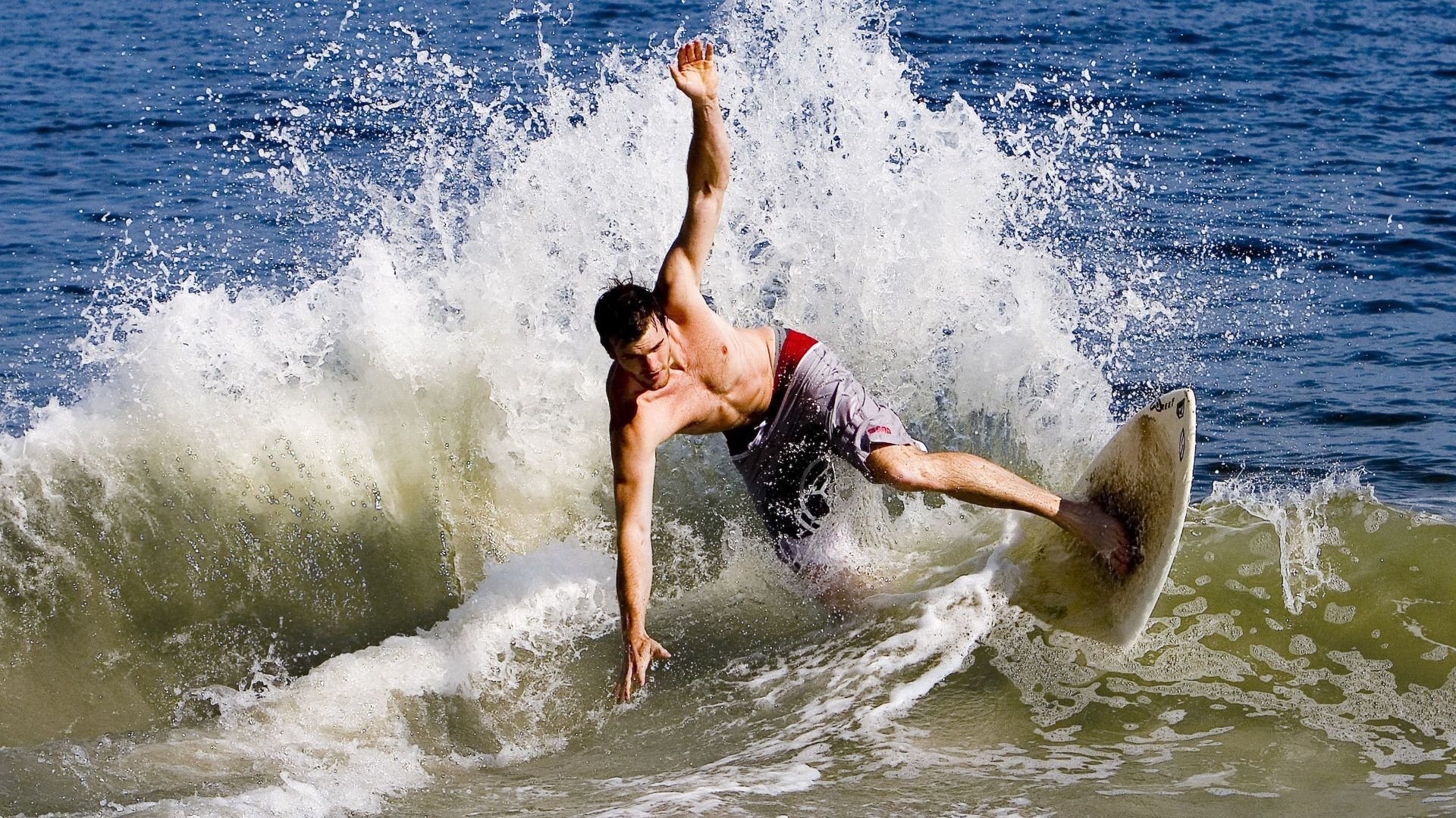 Kaiyun APP-“德甲复苏势头强劲，传统劲旅逐渐追赶”，德甲经典比赛