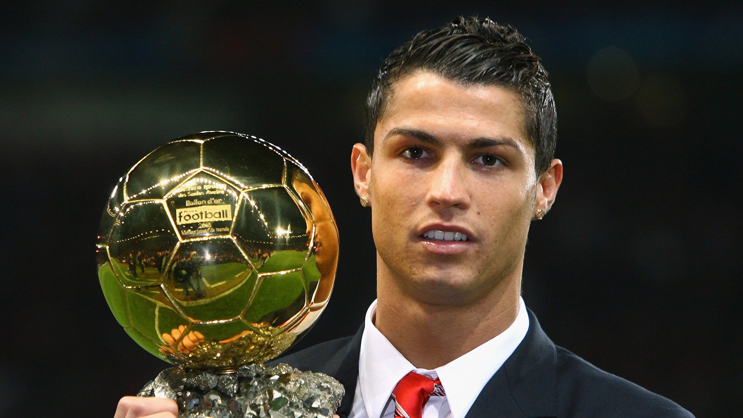 巴黎圣日尔曼正式官宣新援加盟,豪门再补强,巴黎圣日尔曼全队合照